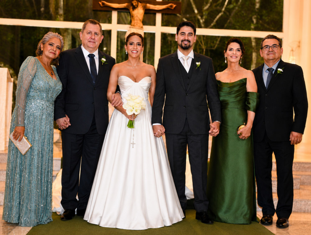 priscilla e fernando, cercados dos pais, jane e sérgio luiz barbosa vargas, maria regina e josé carlos teixeira copiar