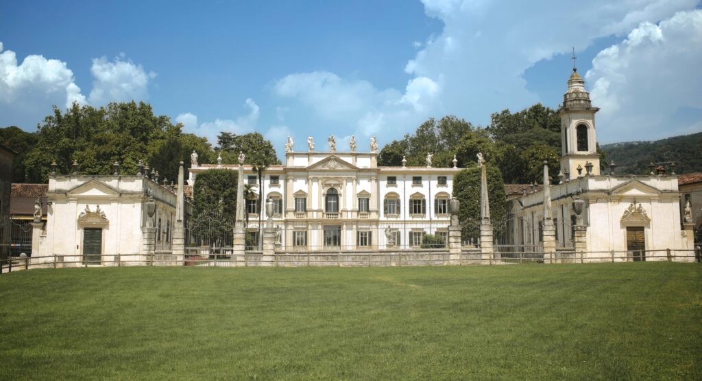 2 frontale villa mosconi bertani