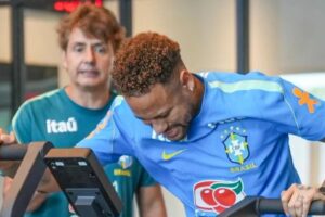 Neymar se recupera de uma lesão de grau 2 na panturrilha direita sofrida em maio.