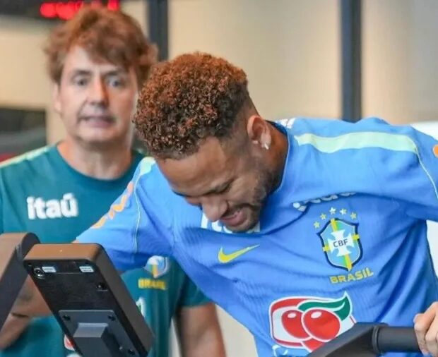 Neymar se recupera de uma lesão de grau 2 na panturrilha direita sofrida em maio.
