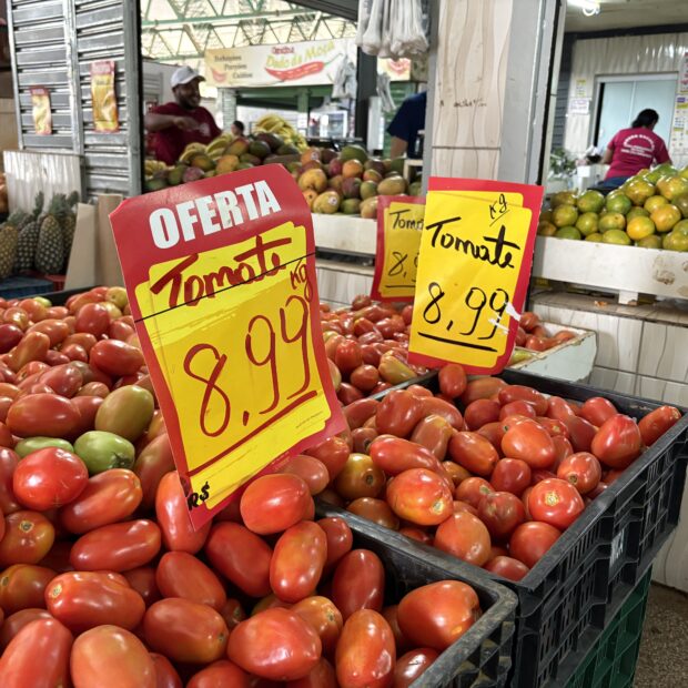 O tomate foi um dos itens que subiu de preço em maio no DF, aponta o IBGE. Foto: Vítor Ventura/Jornal de Brasília