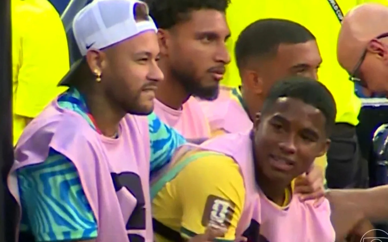 Entre orientações de Neymar, reclamações de Vini Jr e decisões de Ancelotti, a estreia do Brasil ganhou novos bastidores na TV. - Reprodução TV Globo