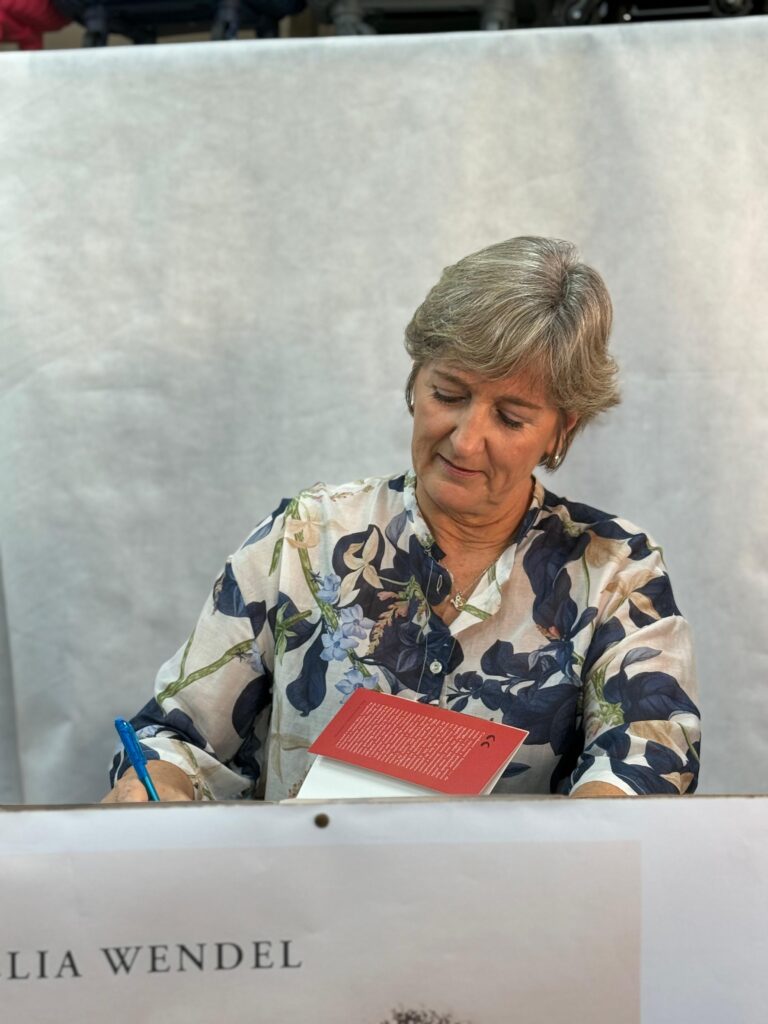 Da Alemanha ao interior do Paraná, Cornelia Wendel mergulha na herança de quatro gerações em seu primeiro livro.