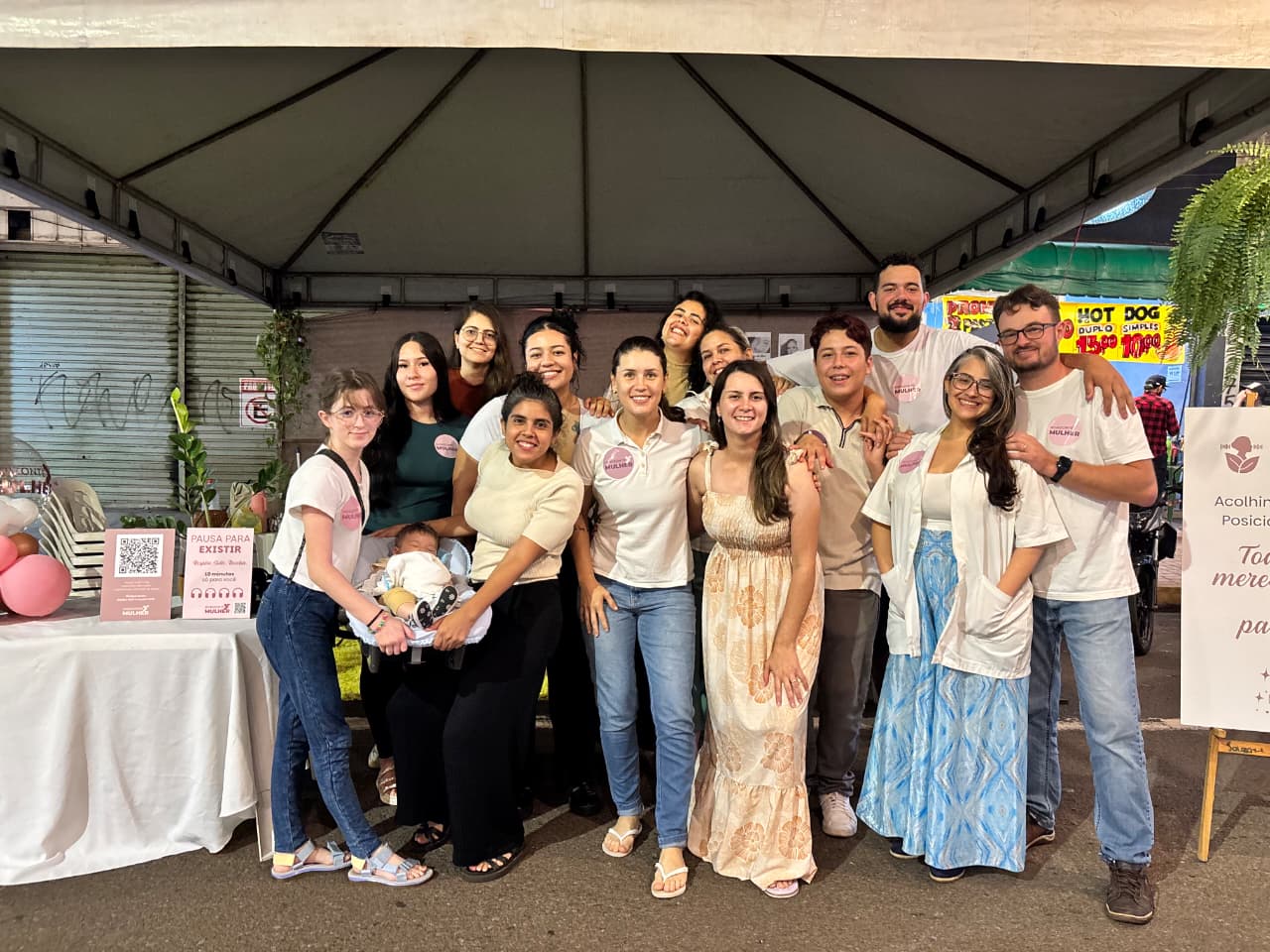 Programa Horizonte Mulher previne violência doméstica antes de denúncias chegarem Metodologia inovadora do Instituto Novo Horizonte foca na autonomia feminina e rompe ciclos de vulnerabilidade antes do chamado O enfrentamento à violência de gênero ganha uma nova abordagem estratégica com a atuação do Programa Horizonte Mulher, desenvolvido em Campo Grande (MS). Idealizada pelo Instituto Novo Horizonte, a iniciativa reformula as políticas de proteção ao focar na identificação precoce de vulnerabilidades emocionais e sociais, agindo antes mesmo que o problema chegue aos canais de denúncia governamentais. A proposta chamou a atenção recentemente durante a Revoada Cultural, onde o estande da organização promoveu um espaço imersivo de escuta ativa e acolhimento jurídico, demonstrando o impacto prático dessa nova dinâmica de preservação dos direitos femininos na sociedade.