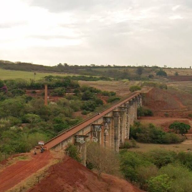 ponte do esqueleto morte jovem sem corda