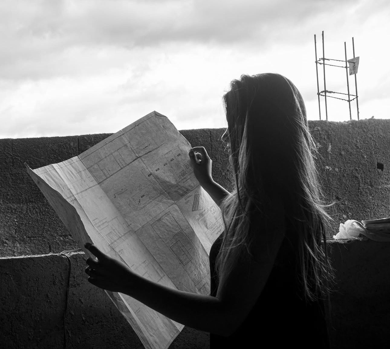 Planejamento é economia. A arquiteta Isadora Andrade mostra como a análise técnica antes da reforma pode evitar retrabalho, atrasos e gastos desnecessários na regularização de empresas junto à Vigilância Sanitária.