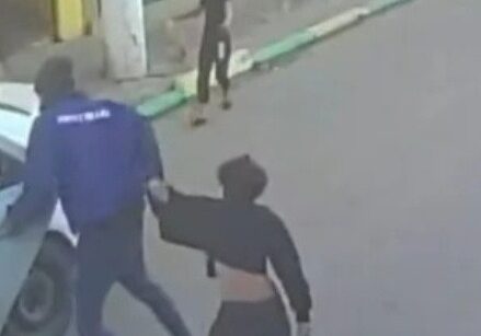 Homem desce de táxi e tenta sequestrar criança