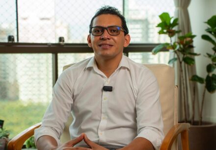 Cartas contempladas impulsionam mercado imobiliário no Distrito Federal Investidores do Distrito Federal buscam soluções eficientes através do Grupo Capital DF, liderado pelo especialista Jario Lopes O mercado imobiliário do Distrito Federal vive um dos momentos mais dinâmicos de sua história recente devido ao forte avanço das cartas contempladas para imóveis. Essa modalidade inovadora de crédito tem transformado drasticamente a forma como famílias, investidores e empresários adquirem patrimônio no cenário nacional contemporâneo. Com compradores cada vez mais atentos ao custo financeiro de suas operações, o modelo passou a ocupar uma posição altamente estratégica dentro do planejamento financeiro regional, sendo impulsionado pela expertise técnica de profissionais renomados do setor de consórcios.
