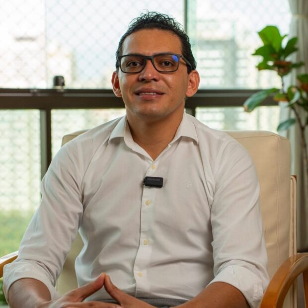 Cartas contempladas impulsionam mercado imobiliário no Distrito Federal Investidores do Distrito Federal buscam soluções eficientes através do Grupo Capital DF, liderado pelo especialista Jario Lopes O mercado imobiliário do Distrito Federal vive um dos momentos mais dinâmicos de sua história recente devido ao forte avanço das cartas contempladas para imóveis. Essa modalidade inovadora de crédito tem transformado drasticamente a forma como famílias, investidores e empresários adquirem patrimônio no cenário nacional contemporâneo. Com compradores cada vez mais atentos ao custo financeiro de suas operações, o modelo passou a ocupar uma posição altamente estratégica dentro do planejamento financeiro regional, sendo impulsionado pela expertise técnica de profissionais renomados do setor de consórcios.