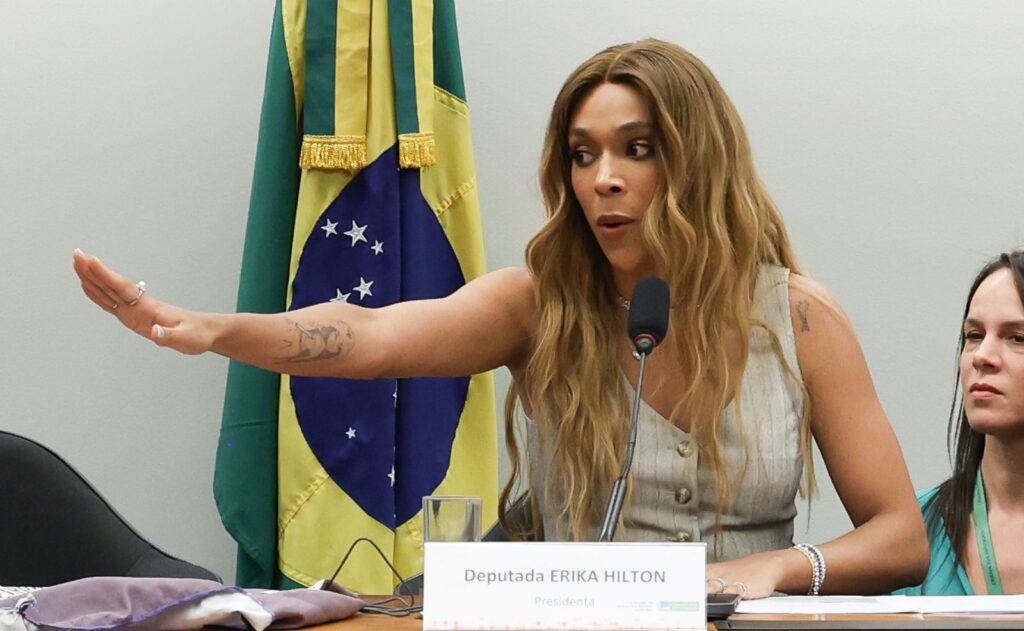 O SBT tem até dez dias para cumprir a decisão judicial que garante a Erika Hilton espaço para responder às declarações de Ratinho em rede nacional.