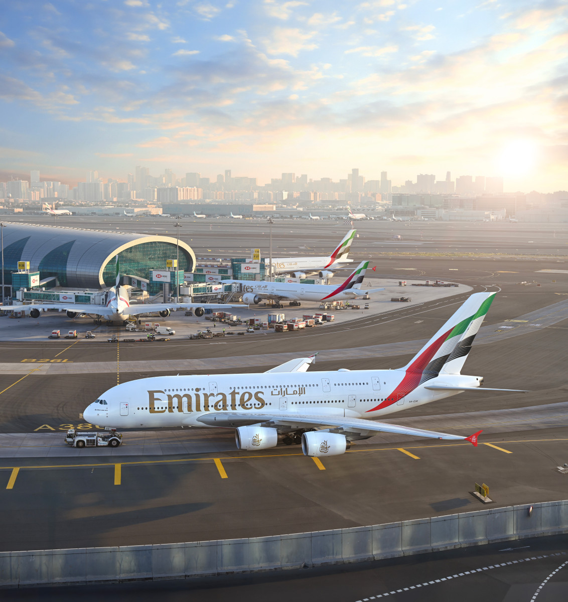A Emirates lançou um seguro inédito que cobre despesas médicas ligadas a conflitos internacionais e já está dando o que falar no setor aéreo.
