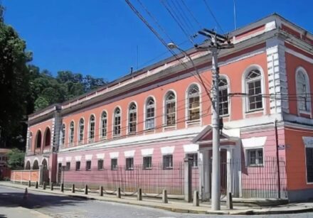 O herdeiro Dom Pedro Tiago de Orleans e Bragança conseguiu na Justiça o direito de retornar ao Palácio do Grão-Pará, em Petrópolis.