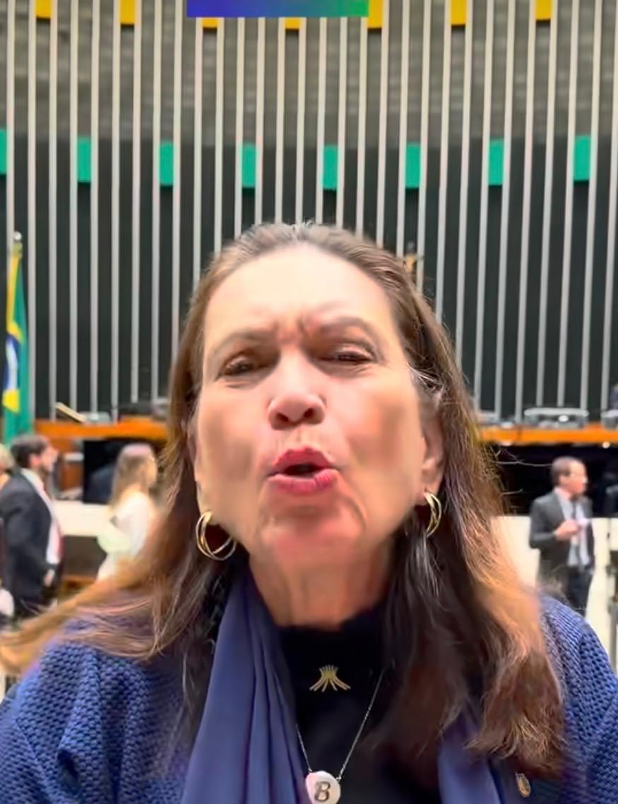 Bia Kicis clama por união da direita contra 'inimigo' da esquerda