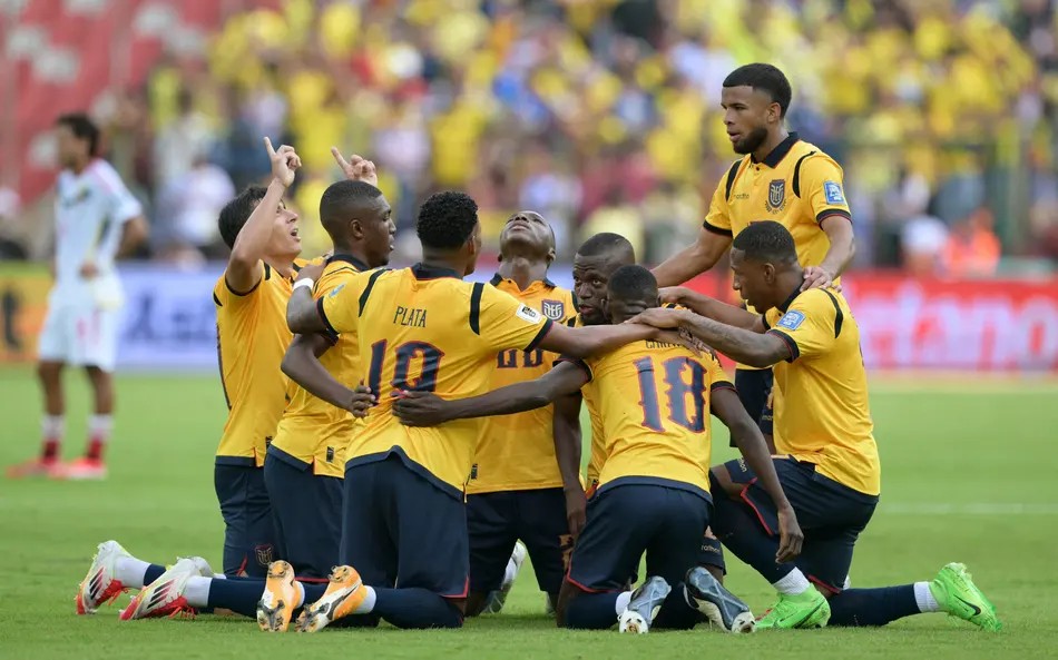 jogadores do equador celebram gol marcado por enner valencia sobre a venezuela pelas eliminatorias scaled aspect ratio 512 320