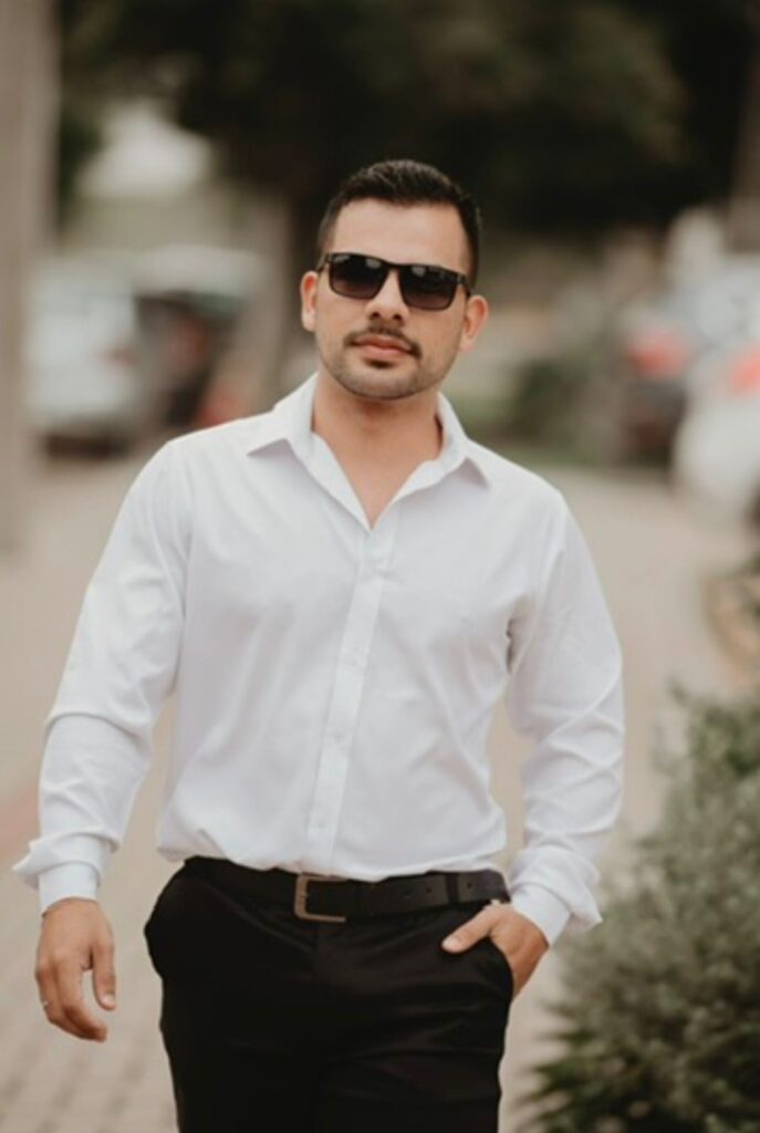 Primeiro integrante da família a conquistar uma graduação, Dieivisson Santos transformou desafios em motivação para construir uma carreira de sucesso.