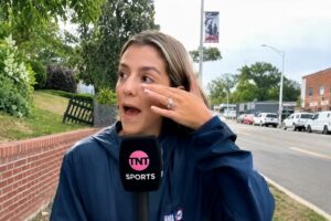 Monique Danello fazia entrada ao vivo pela TNT Sports em Nova Jérsei