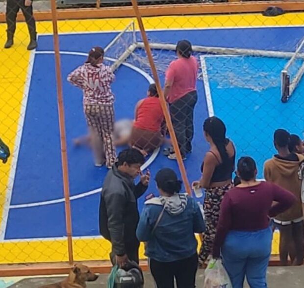 criança atingida por trave