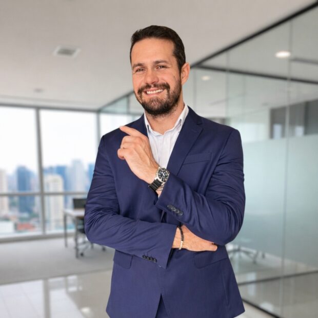 Inteligência artificial transforma vendas B2B mas exige prospecção qualificada humana O avanço tecnológico gera escala comercial, mas o especialista Caio Mazzuchelli alerta que conversão exige relacionamento e método A expansão acelerada dos sistemas de inteligência artificial redesenhou as fronteiras do comércio corporativo, mas acendeu um alerta nas diretorias: cerca de 73% dos compradores evitam ativamente abordagens irrelevantes. Esse cenário exige um refinamento técnico que separe o volume da real eficiência mercadológica. À frente da You Lead Outsourcing, empresa avaliada em R$ 10 milhões com mais de 150 clientes nacionais e 70 colaboradores, o executivo Caio Mazzuchelli CEO da You Lead Outsourcing Comercial, aponta que o crescimento sustentável depende do equilíbrio operacional, lembrando que "A IA dá escala, mas a conversão ainda depende de método, timing e conversa qualificada".