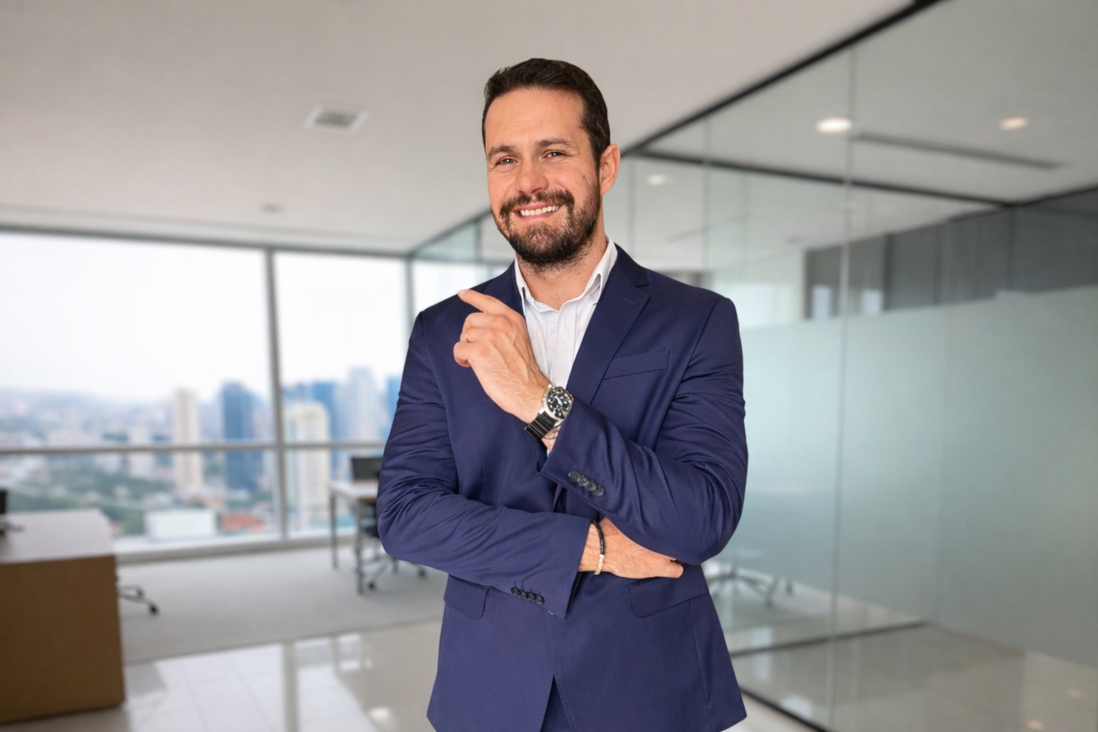 Inteligência artificial transforma vendas B2B mas exige prospecção qualificada humana O avanço tecnológico gera escala comercial, mas o especialista Caio Mazzuchelli alerta que conversão exige relacionamento e método A expansão acelerada dos sistemas de inteligência artificial redesenhou as fronteiras do comércio corporativo, mas acendeu um alerta nas diretorias: cerca de 73% dos compradores evitam ativamente abordagens irrelevantes. Esse cenário exige um refinamento técnico que separe o volume da real eficiência mercadológica. À frente da You Lead Outsourcing, empresa avaliada em R$ 10 milhões com mais de 150 clientes nacionais e 70 colaboradores, o executivo Caio Mazzuchelli CEO da You Lead Outsourcing Comercial, aponta que o crescimento sustentável depende do equilíbrio operacional, lembrando que "A IA dá escala, mas a conversão ainda depende de método, timing e conversa qualificada".