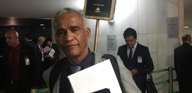 Parlamentar se apresenta como “ex-gay” e é autor de projeto sobre Dia Nacional do Orgulho Hétero