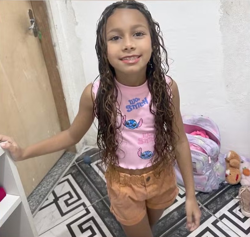 Menina de sete anos morre baleada na cabeça RJ