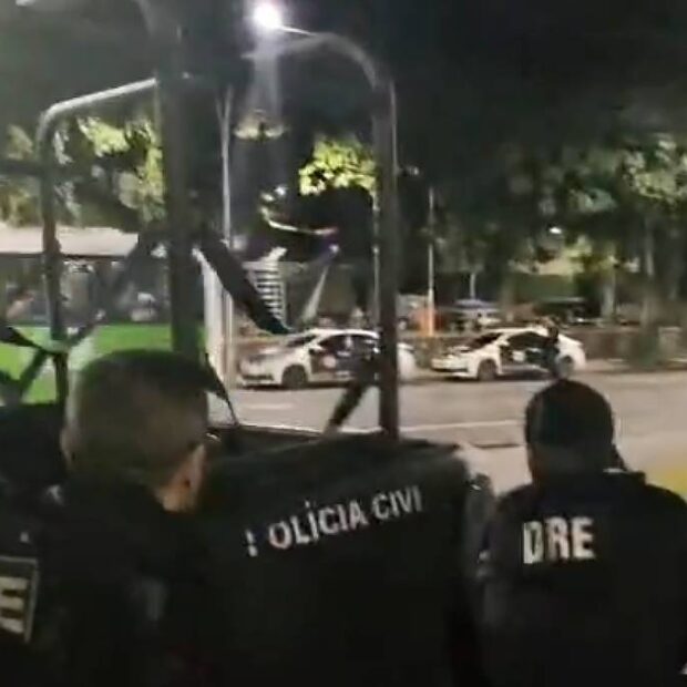 polícia do rio faz operação contra o comando vermelho no morro dona marta; 3 são presos