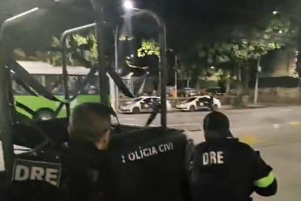 polícia do rio faz operação contra o comando vermelho no morro dona marta; 3 são presos