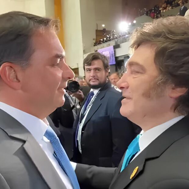 flavio bolsonaro e javier milei 11326 1773278634788 v2 450x337.png (1)