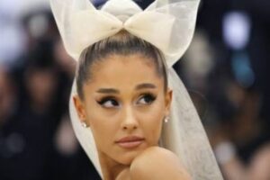 Ariana Grande está em turnê com o espetáculo “The Eternal Sunshine Tour”