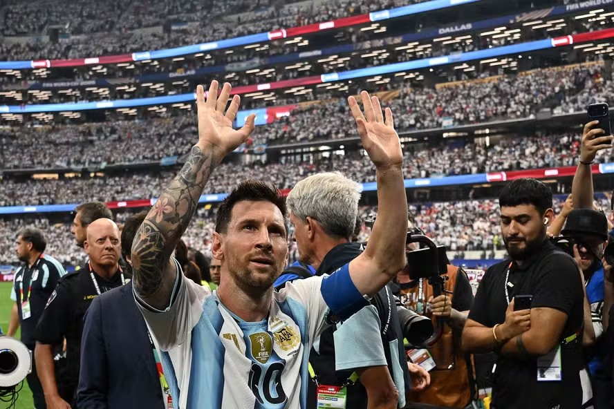 115388000 argentinas forward 10 lionel messi waves as he leaves the pitch after winning the 2026 w