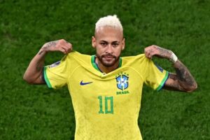 Neymar foi relacionado por Carlo Ancelotti para enfrentar a Escócia nesta quarta-feira