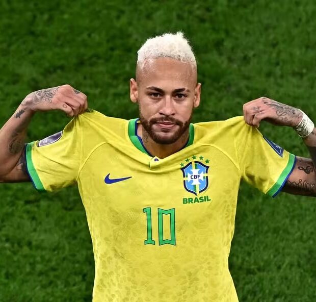 Neymar foi relacionado por Carlo Ancelotti para enfrentar a Escócia nesta quarta-feira