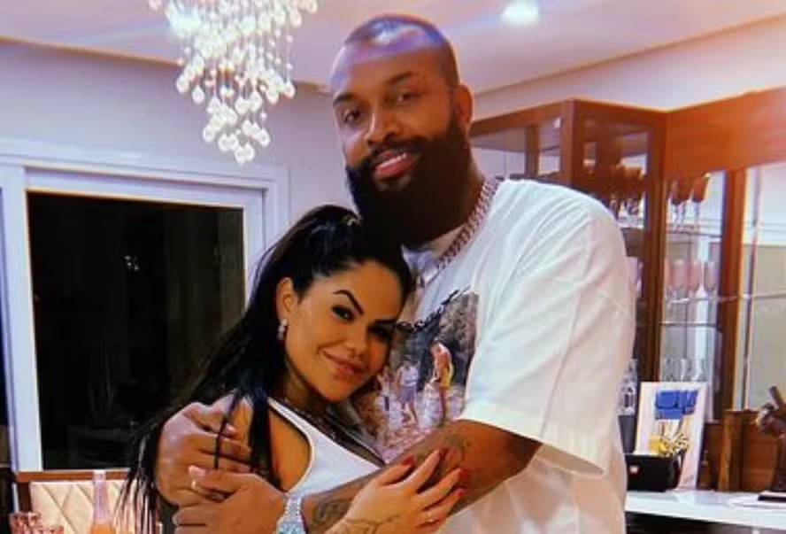 Influenciador e a esposa foram condenados a mais de 14 anos por estelionato, lavagem de dinheiro, uso de documento falso e loteria ilegal
