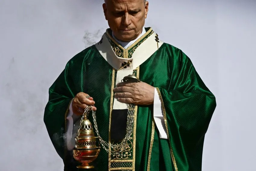 papa leao durante missa do jubileu da juventude em agosto