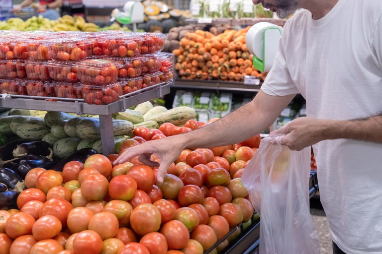 tomate, cenoura e batata dobram de preço no 1º semestre