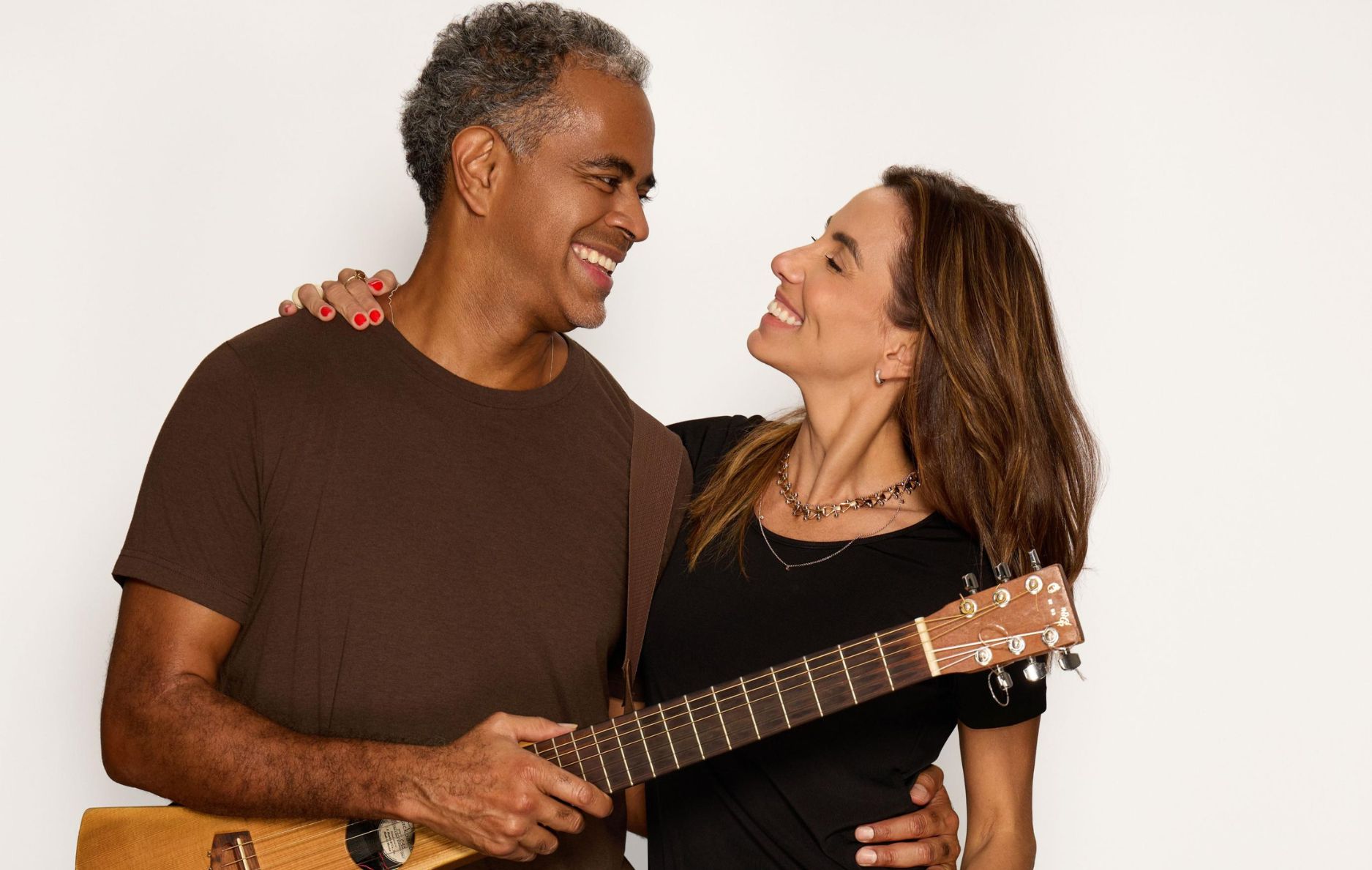 Jair Oliveira e Tania Khalill levam o universo do Grandes Pequeninos para a Caixa Cultural São Paulo com apresentações gratuitas para toda a família.