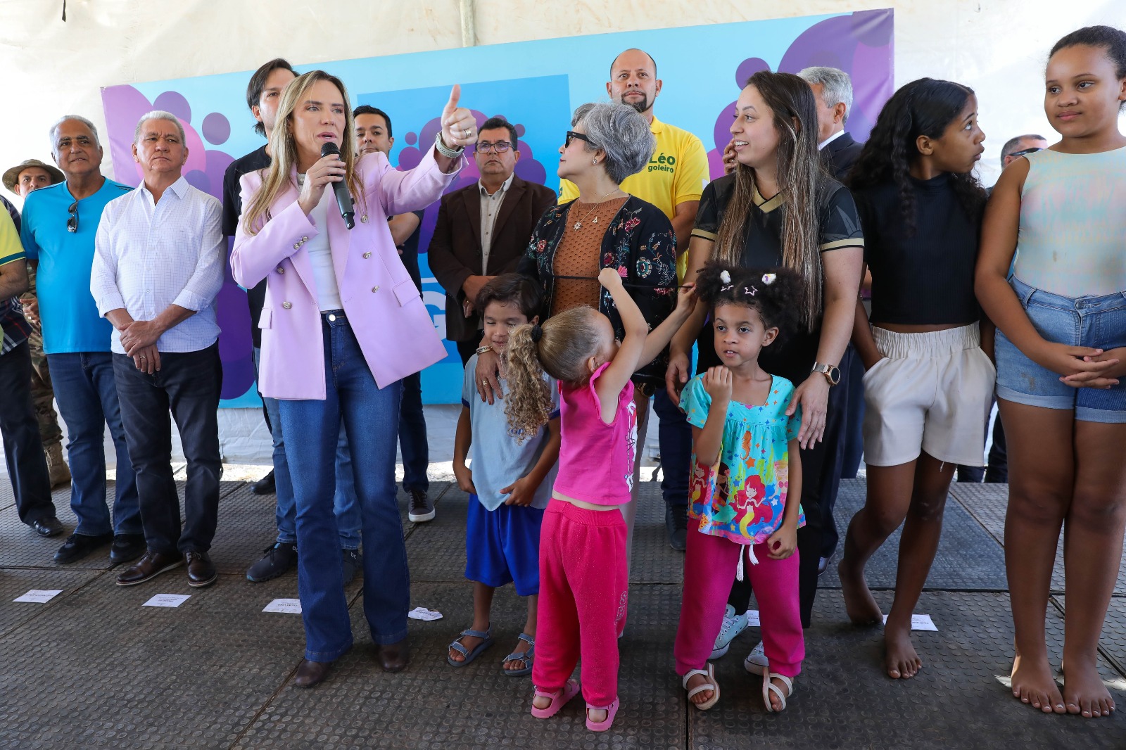 Governadora inaugura asfalto e autoriza nova obra na Fercal