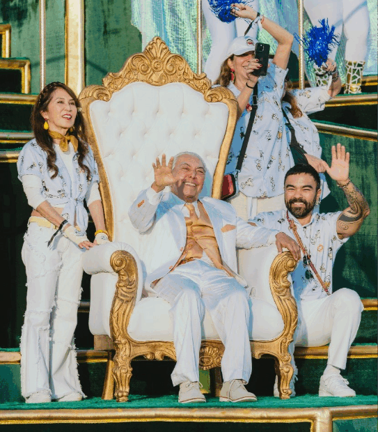 O Anhembi virou palco de uma homenagem histórica aos 90 anos de Maurício de Sousa. Um desfile emocionante reuniu cerca de 30 mil pessoas para celebrar o criador da Turma da Mônica.