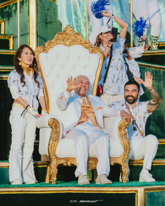 O Anhembi virou palco de uma homenagem histórica aos 90 anos de Maurício de Sousa. Um desfile emocionante reuniu cerca de 30 mil pessoas para celebrar o criador da Turma da Mônica.