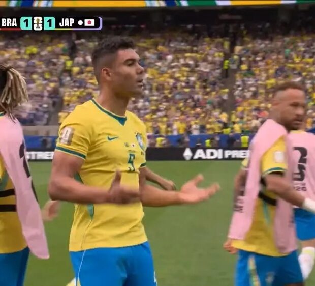 Casemiro comemorou o gol contra o Japão com o gesto conhecido como “six seven”