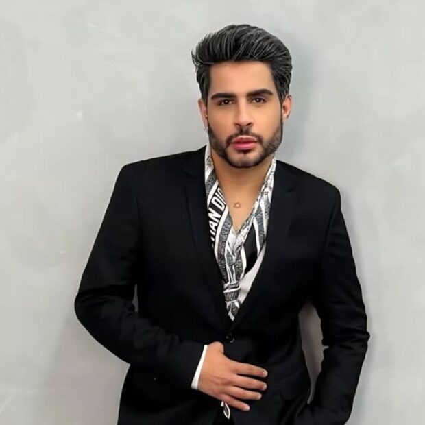 Diego Romero revela como unir logos discretos a peças marcantes O renomado stylist explica a estratégia de curadoria para harmonizar símbolos de status e produções elegantes O mercado da moda de alto padrão passa por uma transformação sutil e definitiva na forma como as mulheres constroem suas produções diárias. A busca pelo equilíbrio entre discrição e imponência encontrou uma nova diretriz prática no cotidiano de executivas e formadoras de opinião. Para orientar essa transição de comportamento, o especialista e stylist Diego Romero aponta caminhos claros sobre como coordenar elementos de identidade visual forte com composições sóbrias, redefinindo o conceito contemporâneo de sofisticação urbana.