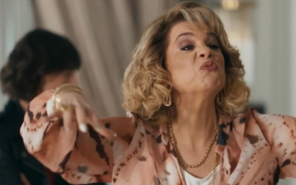 Isabel Teixeira interpreta a vilã Pilar em “Quem Ama Cuida”