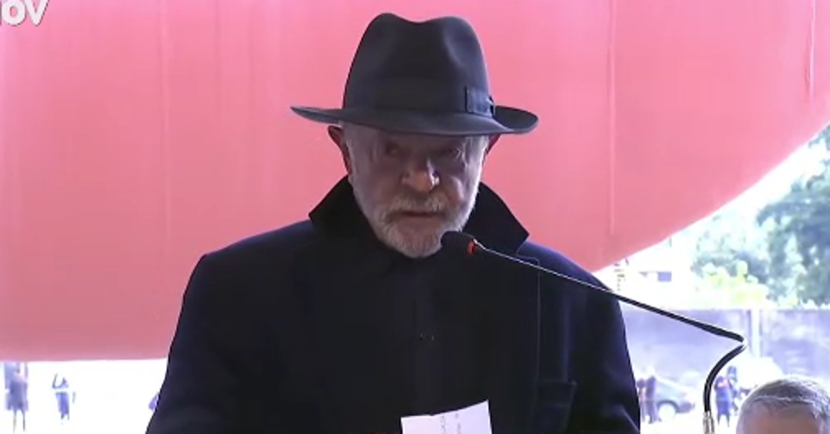 Band cogita adiar debate para garantir presença de Lula