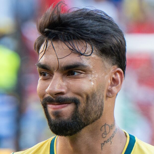 Nem só de fé vive uma recuperação. Lucas Paquetá trava uma corrida contra o relógio para tentar voltar à Copa do Mundo, enquanto o departamento médico aposta em tratamento intensivo nos Estados Unidos.