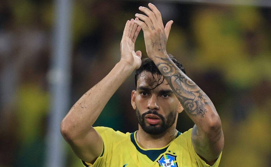 Entre exames, fisioterapia e muita expectativa, Lucas Paquetá tenta vencer o maior adversário desta Copa do Mundo: o tempo. A recuperação virou prioridade para manter o sonho de voltar a vestir a camisa do Brasil.