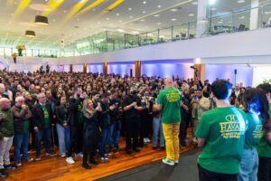 A Havan antecipou o 13º salário, pagou o PPR e injetou cerca de R$ 100 milhões na economia. A decisão de Luciano Hang movimentou os bastidores do varejo e chamou atenção pela estratégia.