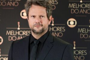 Selton Mello fez um apelo público para que Sessão de Terapia chegue à TV aberta. O ator defendeu que a série é uma ferramenta de utilidade pública e reacendeu o debate sobre o acesso a conteúdos de saúde mental.