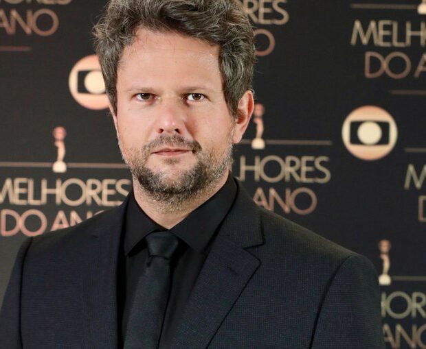 Selton Mello fez um apelo público para que Sessão de Terapia chegue à TV aberta. O ator defendeu que a série é uma ferramenta de utilidade pública e reacendeu o debate sobre o acesso a conteúdos de saúde mental.