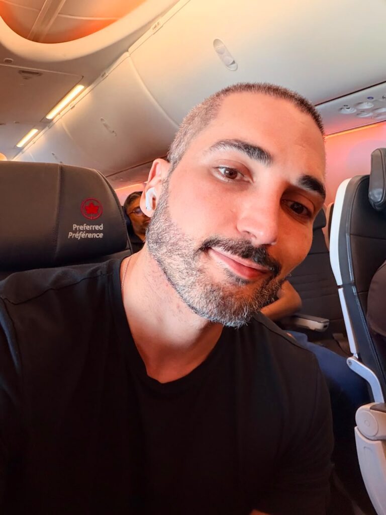 Cinco dias após o procedimento, Lucas Estevam já havia retomado parte da rotina e viajado aos Estados Unidos, conforme orientação da equipe médica (Divulgação Pessoal).
