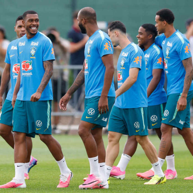 elenco selecao em treino